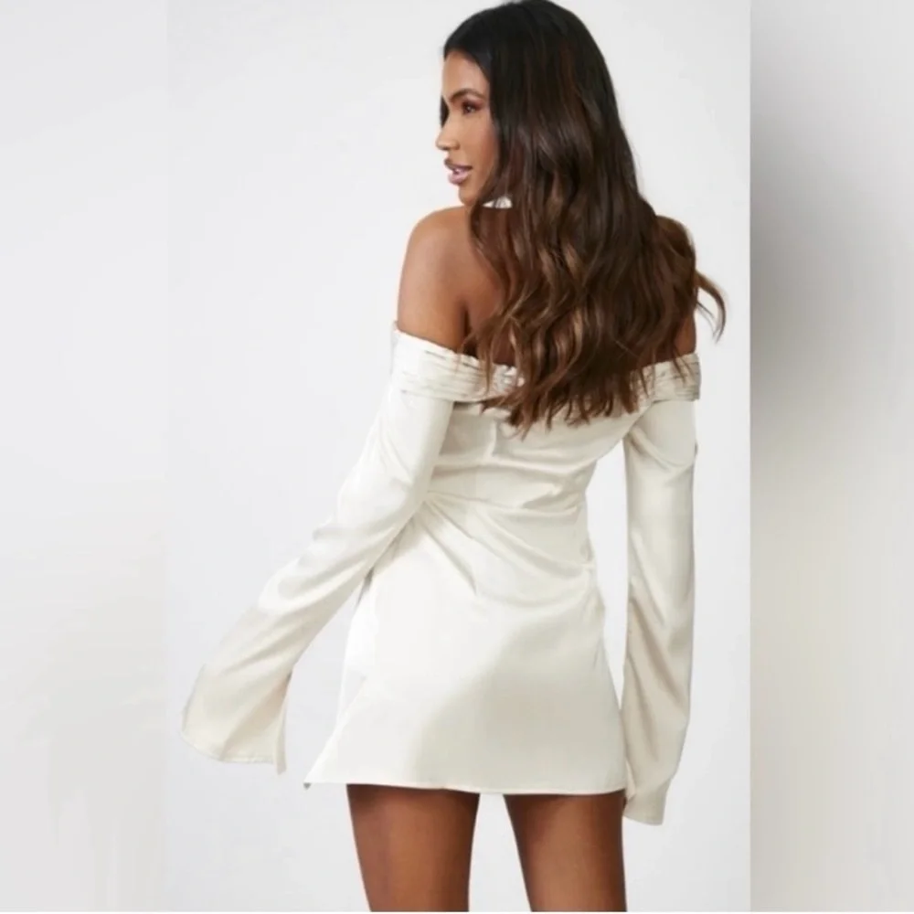 PrettyLittleThing Champagne satin pleat detail Berteau flared sleeve shift dress - Picture 9 of 11